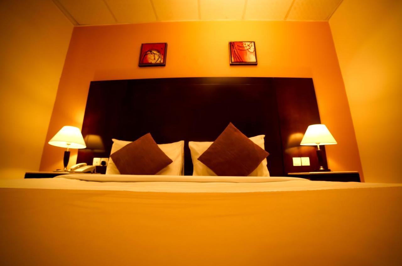 דובאי Hyde Park Hotel מראה חיצוני תמונה
