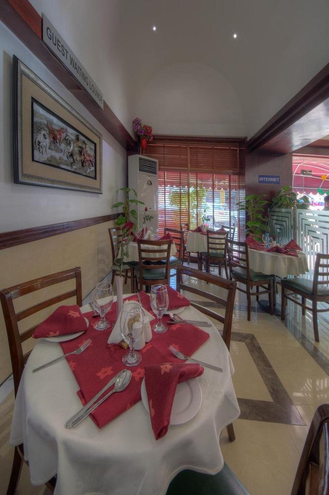 דובאי Hyde Park Hotel מראה חיצוני תמונה